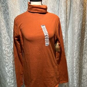 Duluth Trading Co. NWT No-Yank long sleeve turtleneck, size MED, Auburn